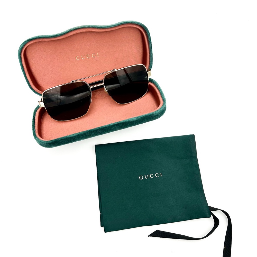 Gucci Pilot Sunglasses Gold Metal Black Lenses Stripe Arm Unisex